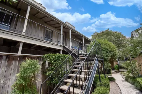 5711 Sugar Hill Dr #28, Houston, TX 77057