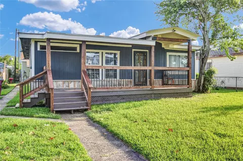 1219 W 5th St, Freeport, TX 77541
