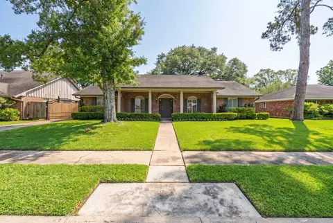 5350 Dumfries Dr, Houston, TX 77096