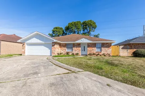 8502 Lynwood Ln, Port Arthur, TX 77642