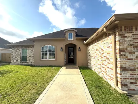 555 Tryson Ln, Bridge City, TX 77611