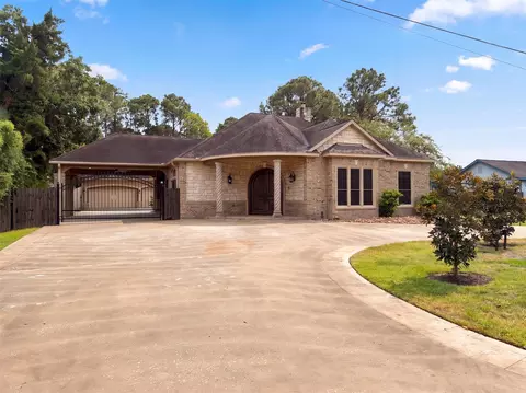 1005 Lewis Dr, Kemah, TX 77565