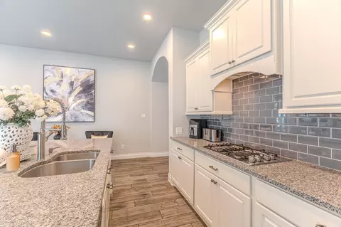 Kitchen - 209 Trillium Park Loop, Conroe, TX 77304 photo 4 of 4