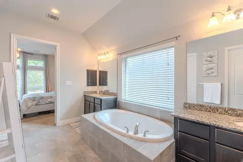 Bath - 209 Trillium Park Loop, Conroe, TX 77304 photo 2 of 4