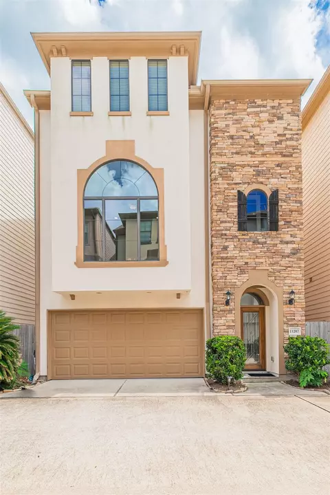 11207 Tramonto Dr, Houston, TX 77042
