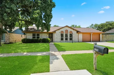13703 Fernhill Dr, Sugar Land, TX 77498