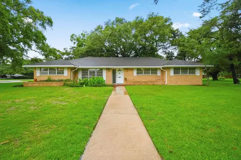 412 W Duncan St, Alvin, TX 77511