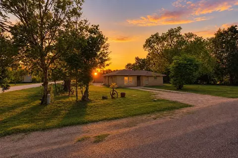 3811 Cedar St, Damon, TX 77430