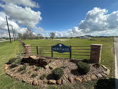 2703 Roeder Ln, Crosby, TX 77532