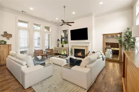 5229 Petty St #A, Houston, TX 77007