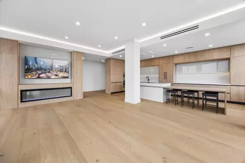 14 Greenway Plz #19R, Houston, TX 77046