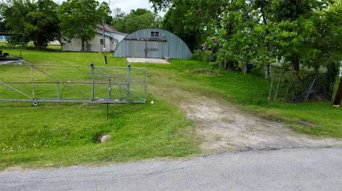 400 Dreamland Ave, Crosby, TX 77532