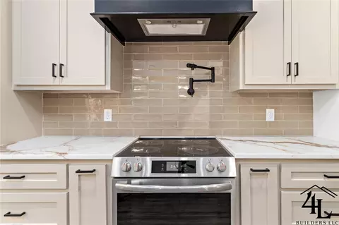 Kitchen - 7850 Pixie Ln, Lumberton, TX 77657 photo 1 of 4