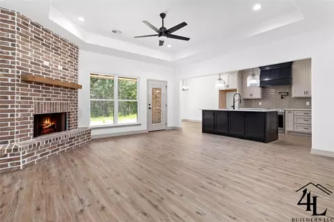 Living - 7850 Pixie Ln, Lumberton, TX 77657 photo 4 of 4