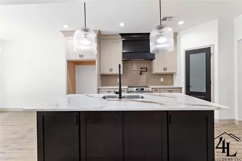 Kitchen - 7850 Pixie Ln, Lumberton, TX 77657 photo 4 of 4