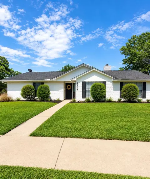2204 S Fisher Ct, Pasadena, TX 77502