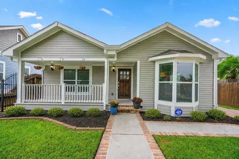 829 E 27th St, Houston, TX 77009