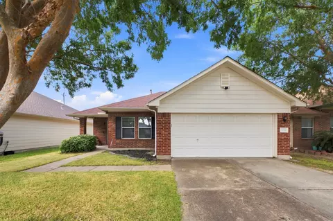 8011 Ginger Park Dr, Baytown, TX 77521