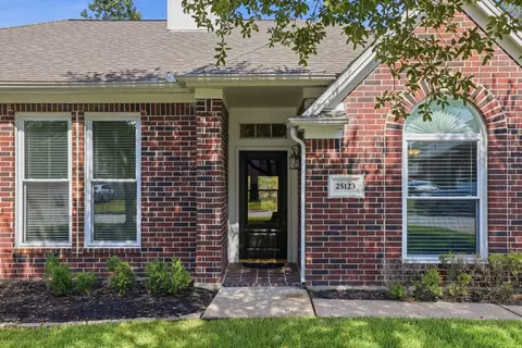 Exterior - 25123 Burgh Castle Dr, Spring, TX 77389 photo 4 of 8
