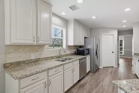 Kitchen - 25123 Burgh Castle Dr, Spring, TX 77389 photo 4 of 4