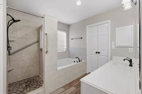 Bath - 25123 Burgh Castle Dr, Spring, TX 77389 photo 2 of 3