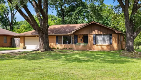 700 Barbara St, Tomball, TX 77375