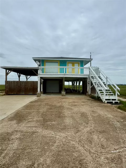 332 Seacoast Dr, Freeport, TX 77541