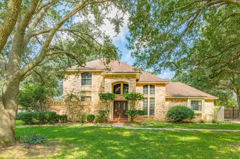 1600 Azalea St, Sweeny, TX 77480