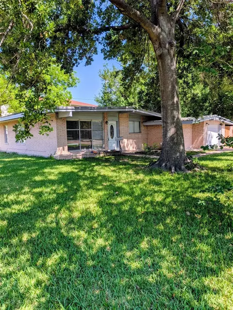 146 W Brenda St, Houston, TX 77076