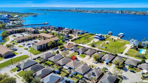 33 Clara Barton Ln, Galveston, TX 77551