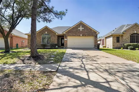 5710 Shady Hollow Ct, Rosharon, TX 77583