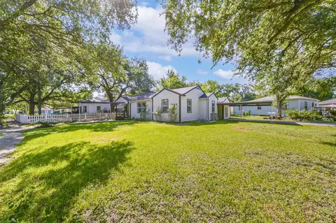 1102 W Hart Ave, Pasadena, TX 77506