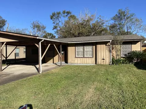 5939 Belarbor St, Houston, TX 77033