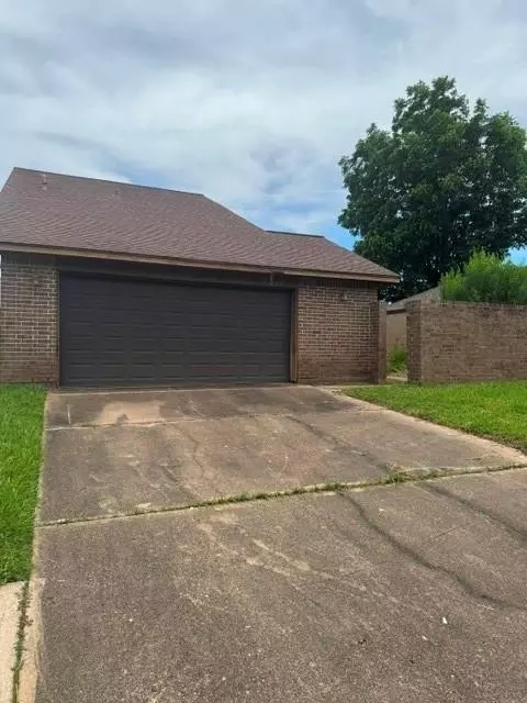 7910 Chancel Dr, Houston, TX 77071