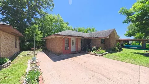 10110 Royal Oaks Dr, Houston, TX 77016