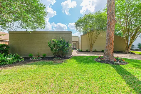 10727 Villa Lea Ln, Houston, TX 77071