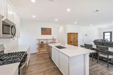 Kitchen - 2767 Sagedale Dr, Conroe, TX 77301 photo 4 of 5