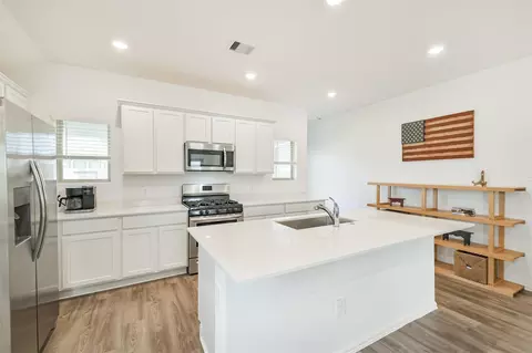 Kitchen - 2767 Sagedale Dr, Conroe, TX 77301 photo 2 of 5