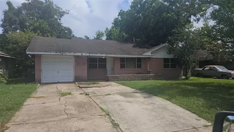 2826 Monticello Dr, Houston, TX 77045