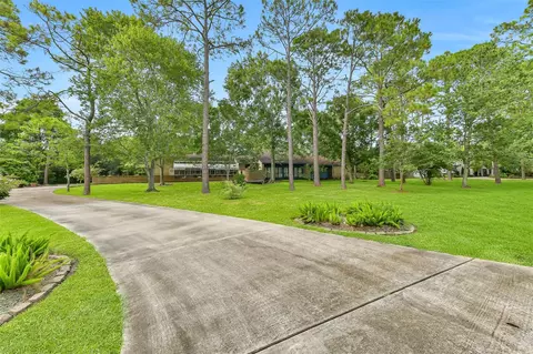 1102 Cowards Creek Dr, Friendswood, TX 77546