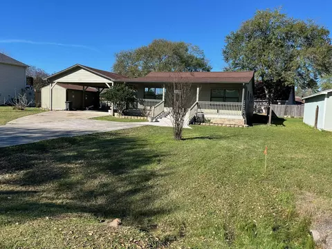 12889 Point Dr, Willis, TX 77318