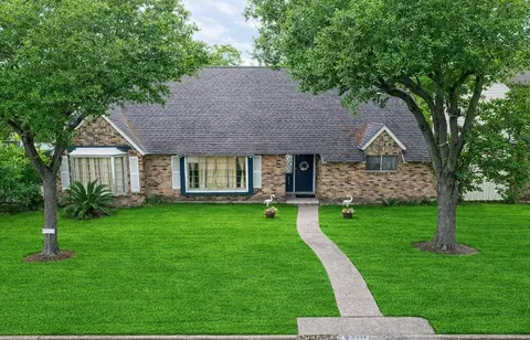 2310 Fenwood Dr, Pasadena, TX 77502