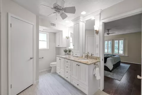 Bath - 6414 Hickorycrest Dr, Spring, TX 77389 photo 2 of 4