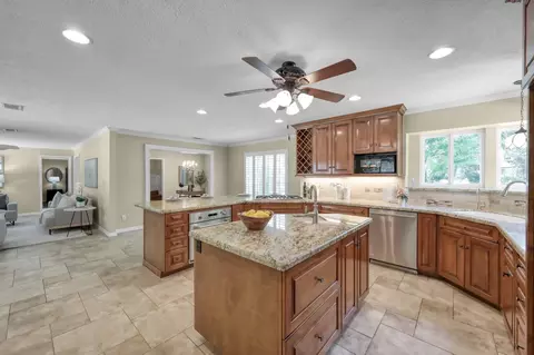 Kitchen - 6414 Hickorycrest Dr, Spring, TX 77389 photo 3 of 4