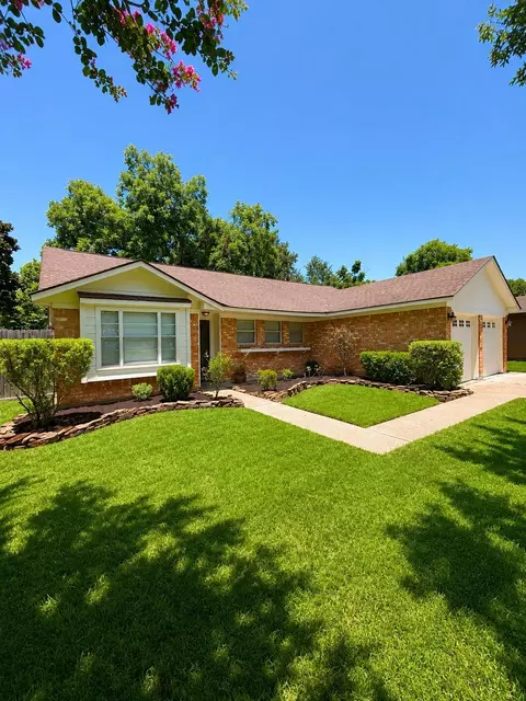 2016 Kingsway Dr, League City, TX 77573