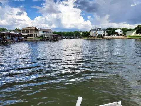 260 Kingfisher Ln, Livingston, TX 77351