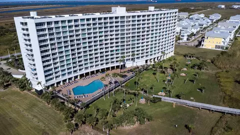 1401 E Beach Dr #109, Galveston, TX 77550