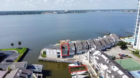 10 Mariner Village Dr, Seabrook, TX 77586