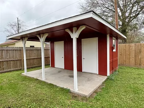 Exterior - 316 Angle St, Angleton, TX 77515 photo 4 of 5