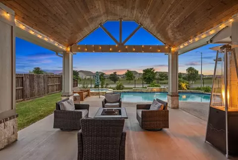 14511 Meadowlands Dr, Mont Belvieu, TX 77523